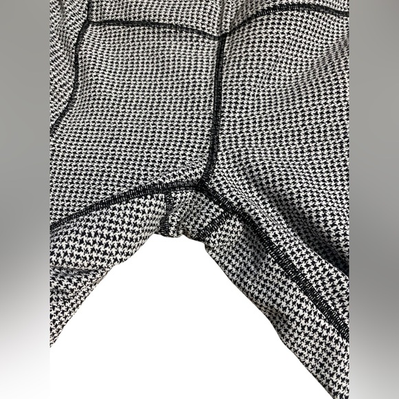 lululemon | size 6 Speed Up Tight *Full-On Luxtreme 28" Teeny Tooth White Black - Picture 7 of 9